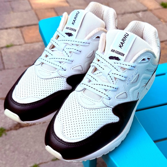 MENS KARHU LEGACY 96 ATHLETIC SNEAKERS F806031 JET BLACK/BRIGHT WHITE US SIZE 10 - Picture 1 of 9